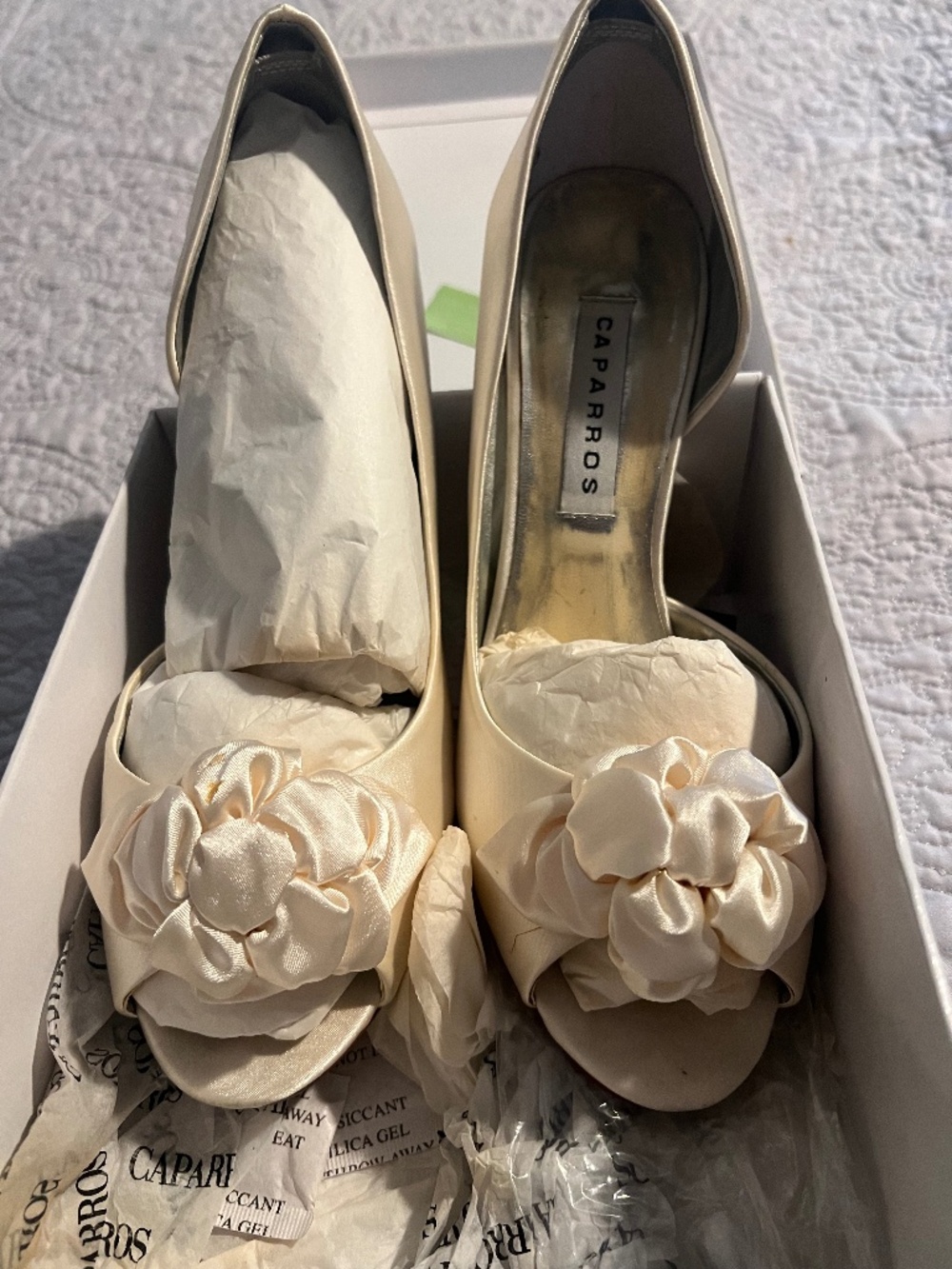 Women's Caparros Ivory Satin pumps size 91/2